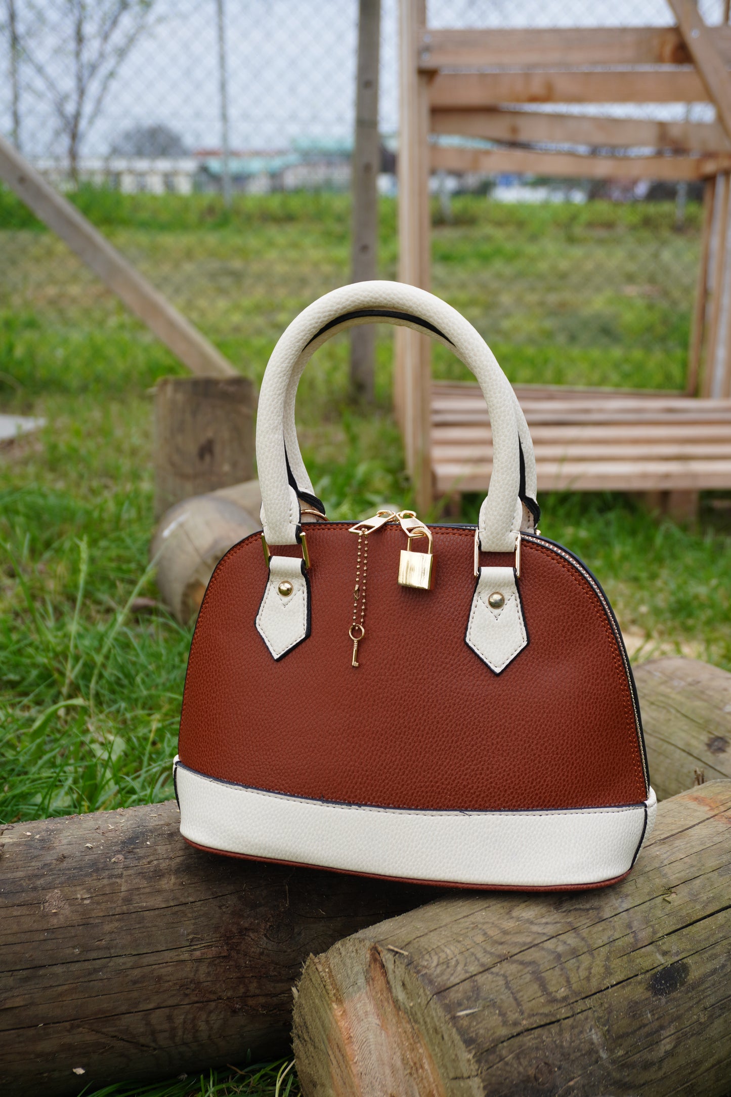 BORSA KHALI WHITE & BROWN